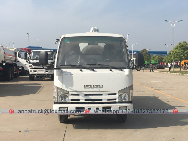 Camión de succión de lodos ISUZU 100P