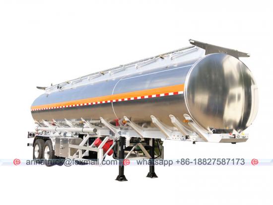 Semirremolque con tanque de combustible de aleación de aluminio