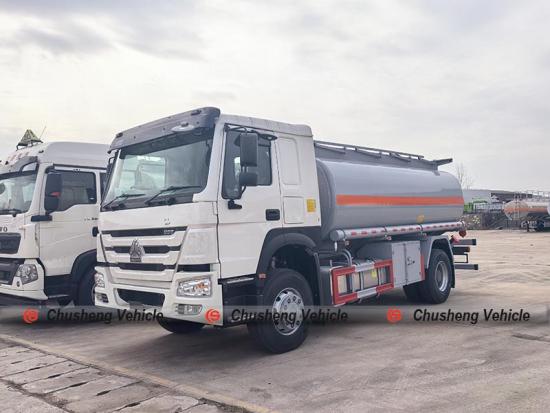 Camión cisterna de combustible SINOTRUK HOWO de 12.000 litros con volante a la derecha para Kenia