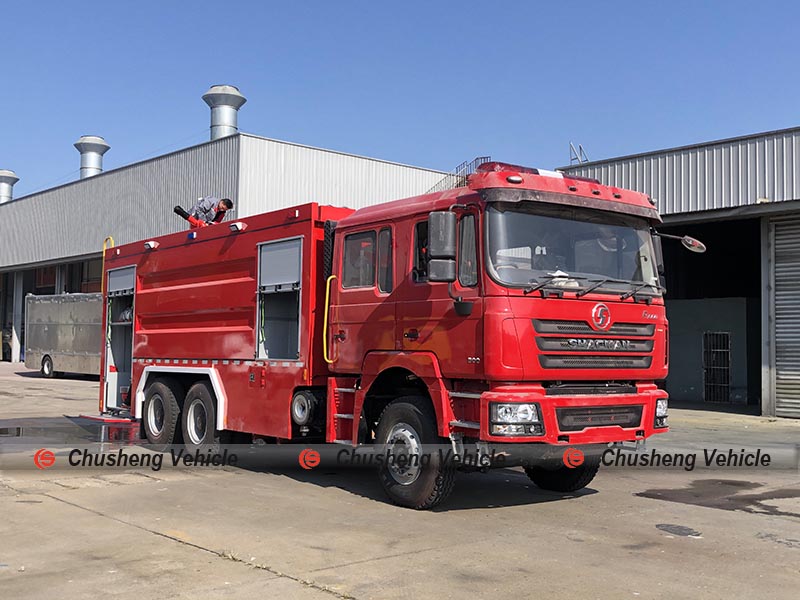 Prueba del camión contra incendios SHACMAN F3000 con volante a la derecha antes del envío