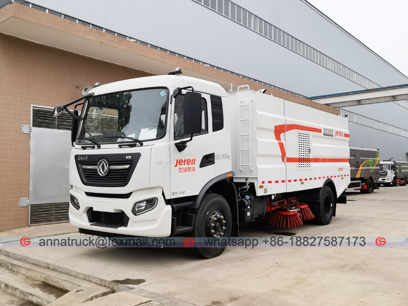 Dongfeng Road Sweeper Truck a China Domestic

